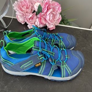 Teva water sandals size 7